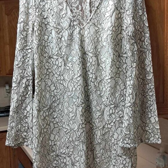 WAYF DRESS SIZE S - Picture 3 of 8